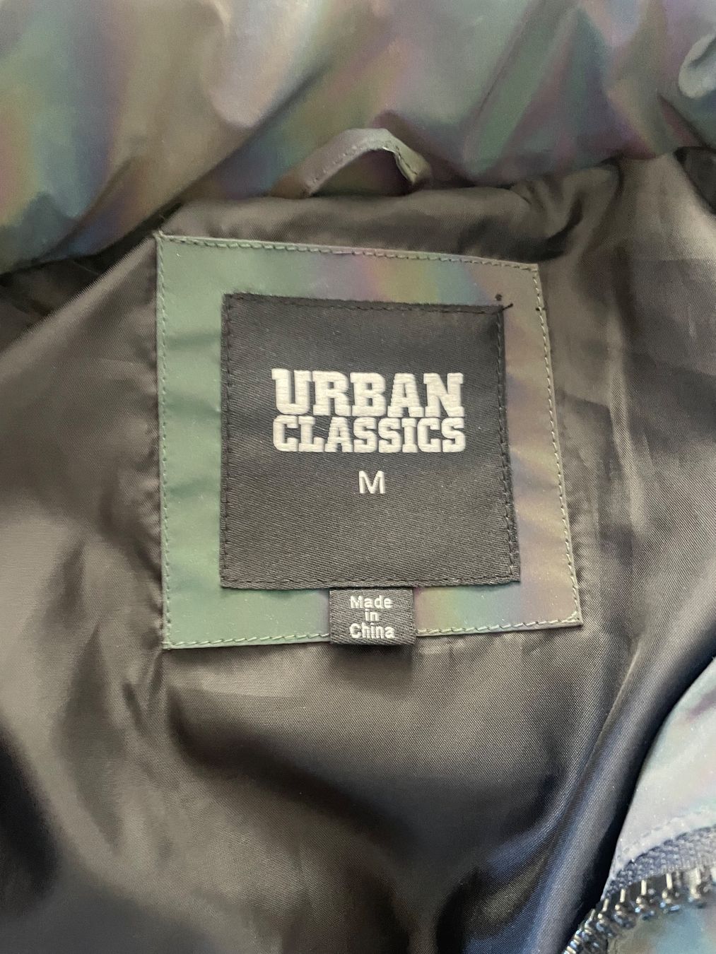 Giacche: URBAN CLASSICS Jacke reflektierend – Usato da Basel venduto da asprion 3