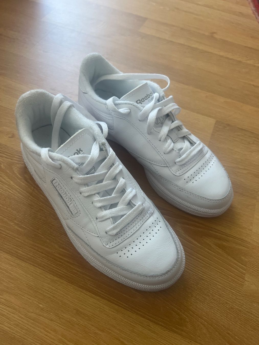 Reebok Scarpe da uomo: Weisse Reebok Classic Schuhe Gr. 38.5 Neu – Nuovo (secondo la descrizione) da Zürich venduto da yellow010 2