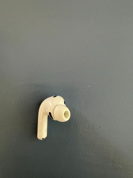 Apple Cuffie: Apple AirPods Pro 3 (right side) A3063 – Usato da Zug venduto da pla_2ckh 1