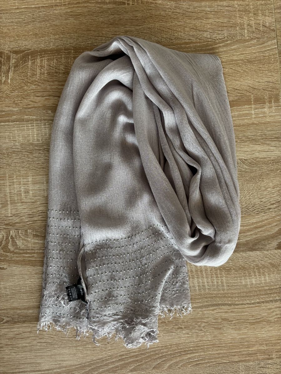 Foulards & écharpes: Schal von Zero – D'occasion à Ebikon par Regipe