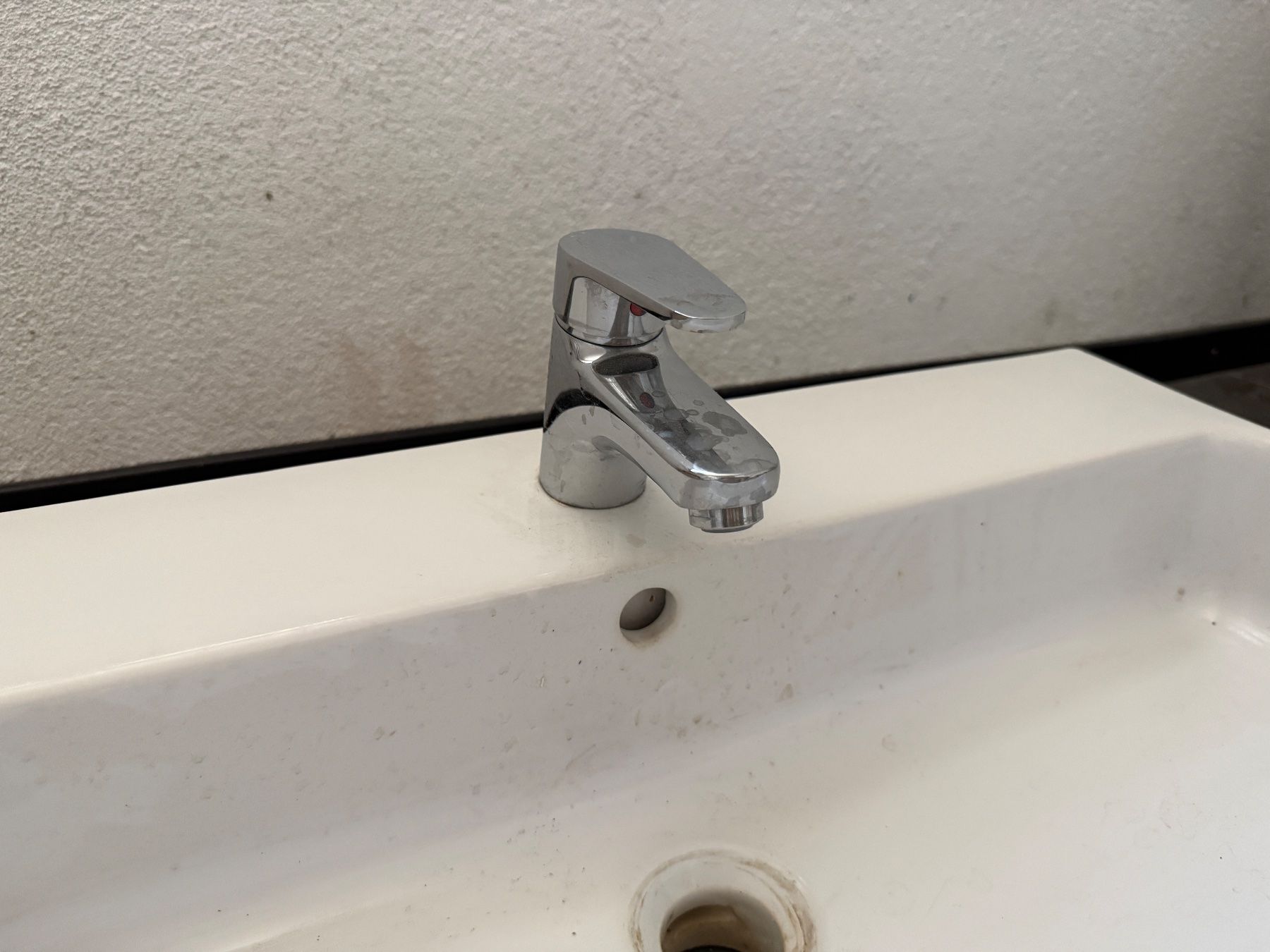 Spülbecken & Waschbecken: Waschbecken inkl. Wasserhahn – Gebraucht aus Aarau von Bifi4444 1