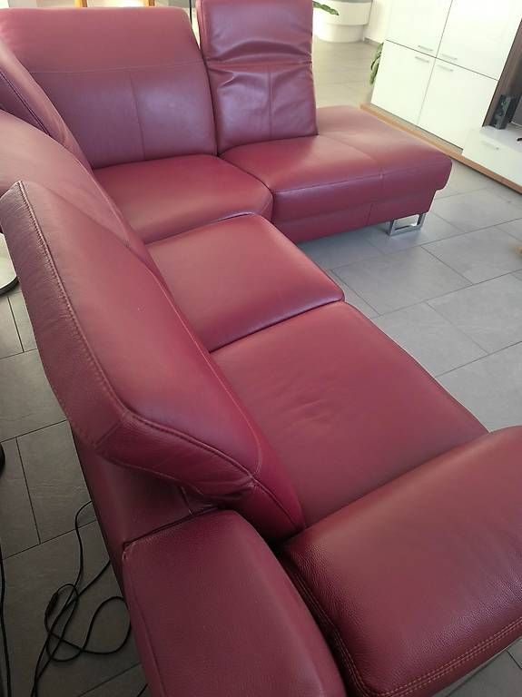 Divani: Echtleder Sofa mit elektrischer Relax Funktion Rot – Usato da Nottwil venduto da Lu1043201 3