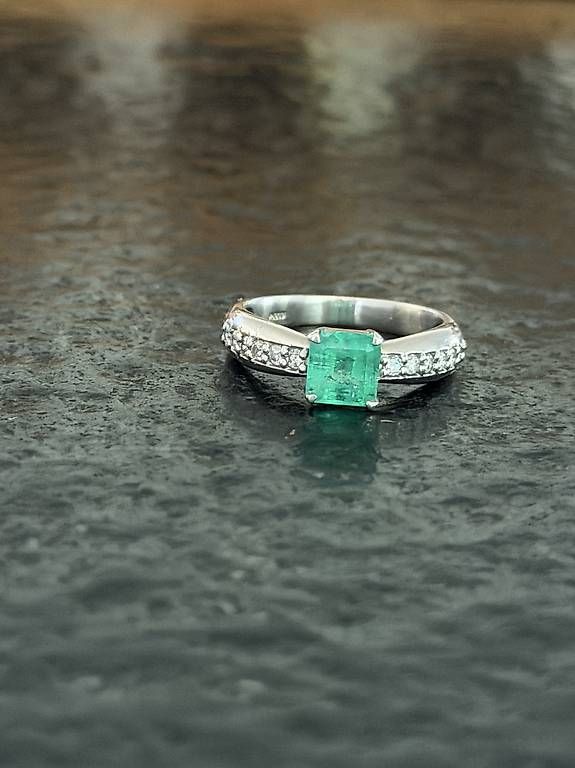 Anelli: Ring with emerald and diamonds 52 – Usato da Affeltrangen venduto da SteFio88
