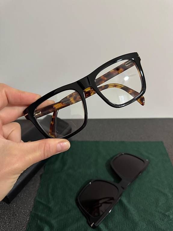 Brillen & Gläser: David Beckham Sonnenbrille Brille + Sonnenclip – Gebraucht aus Langenthal von Reifen-Schweiz 1