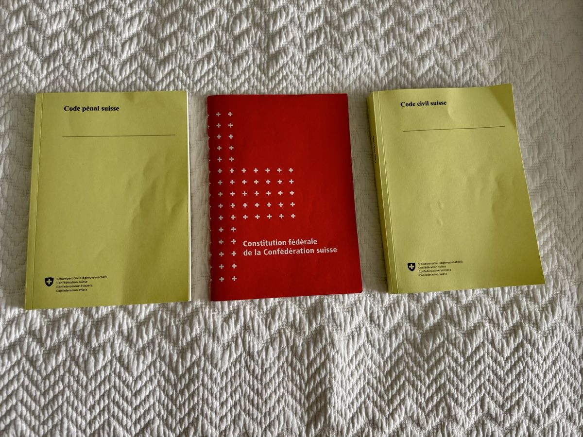 Libri: Constitution fédérale - code pénal - code civil Suisse – Usato da Collonge-Bellerive venduto da alejan_0984