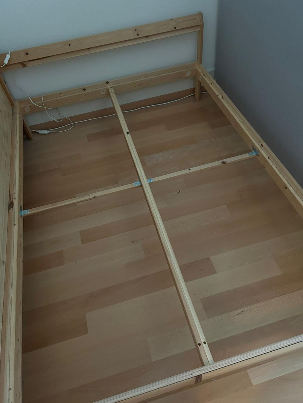 Ikea Letti: Bettgestell mit zwei Lattenrosten – Usato da Luzern venduto da anj_sw8z