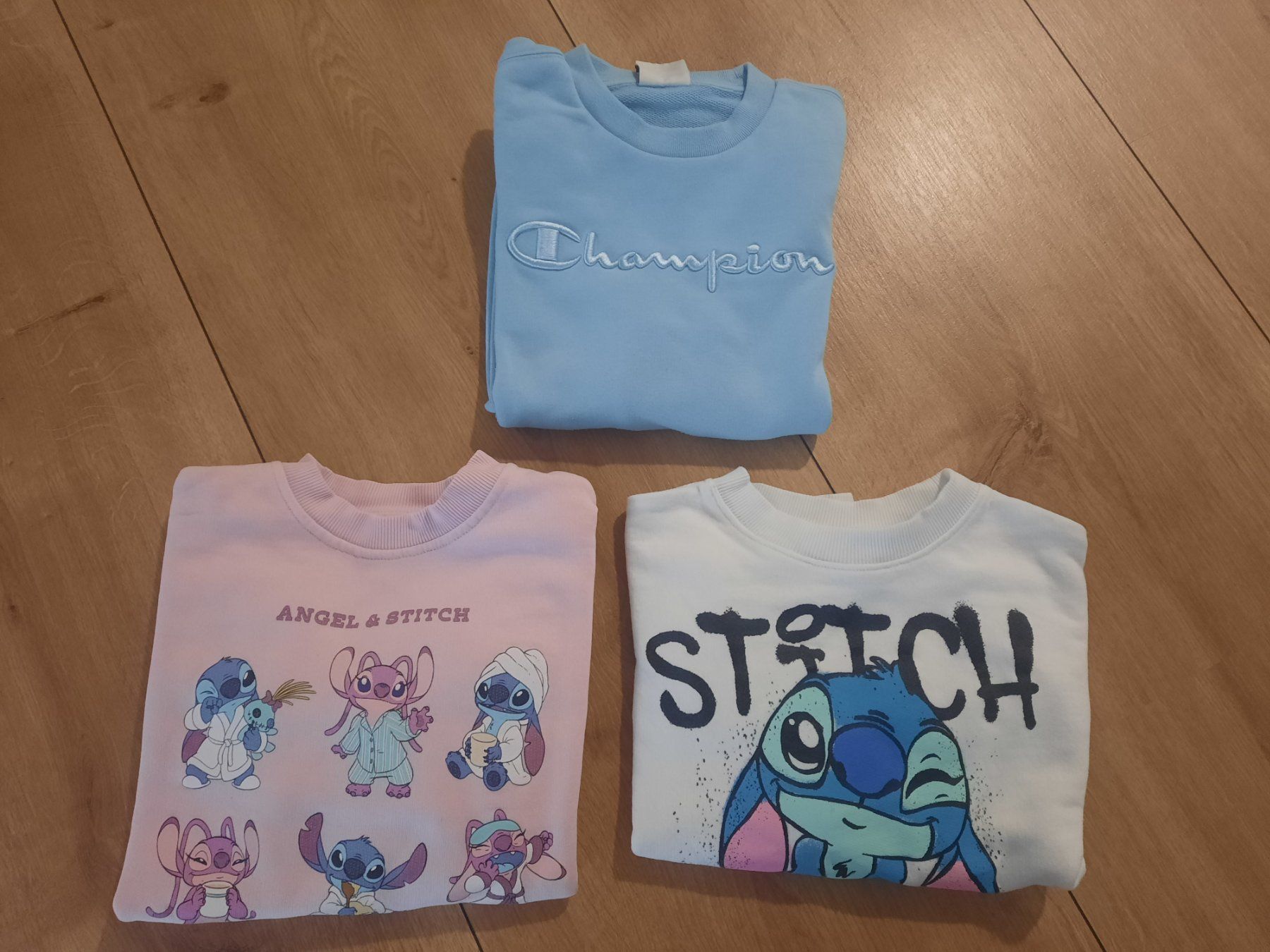 Maglioni & Felpe: 2 Stitch und 1 Champion Pullover, Rosa, Weiss, Blau – Usato da Winkel venduto da M_gogs
