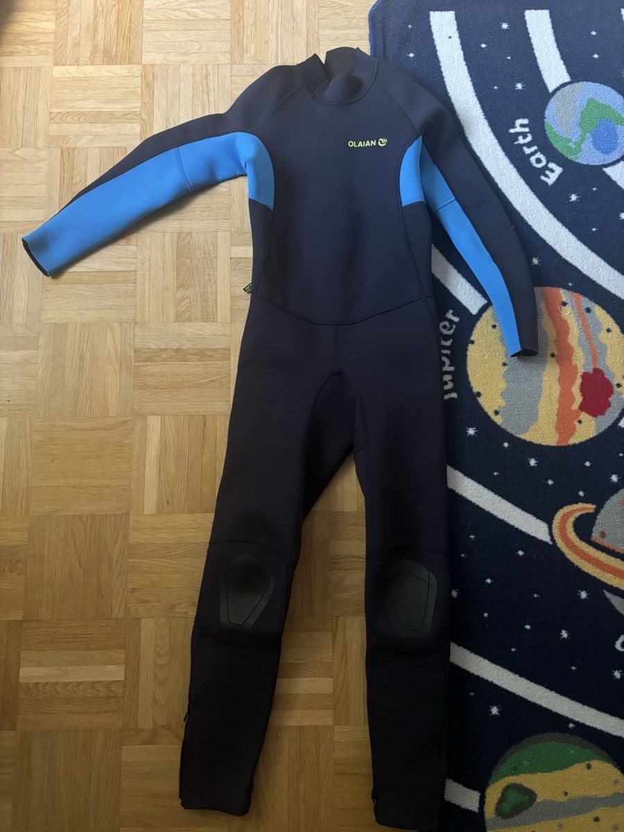 Decathlon Mute per immersioni: Combinaison surf/plongée enfant – Usato da Le Grand-Saconnex venduto da pat_9wgt