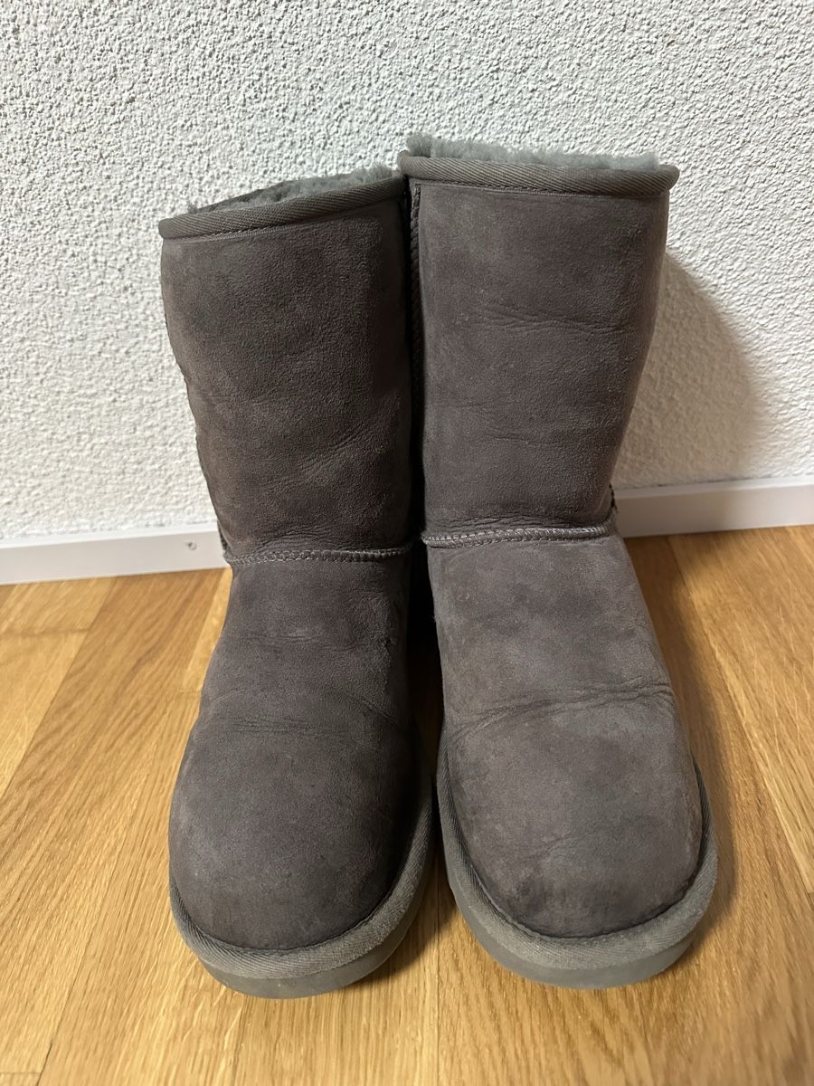 Ugg Scarpe da donna: Ugg Boots - Grey, Size EU 39 – Usato da Schlieren venduto da And_CH 1