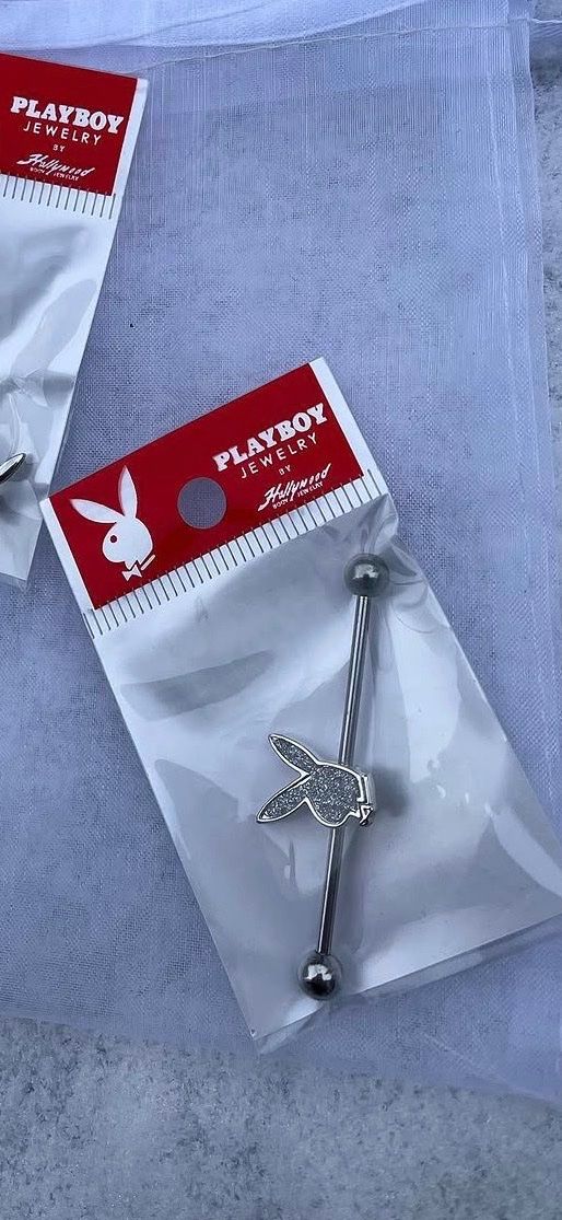 Piercingschmuck: Playboy Ohr Langhantel Piercing – Gebraucht aus Uster von Bellaa21