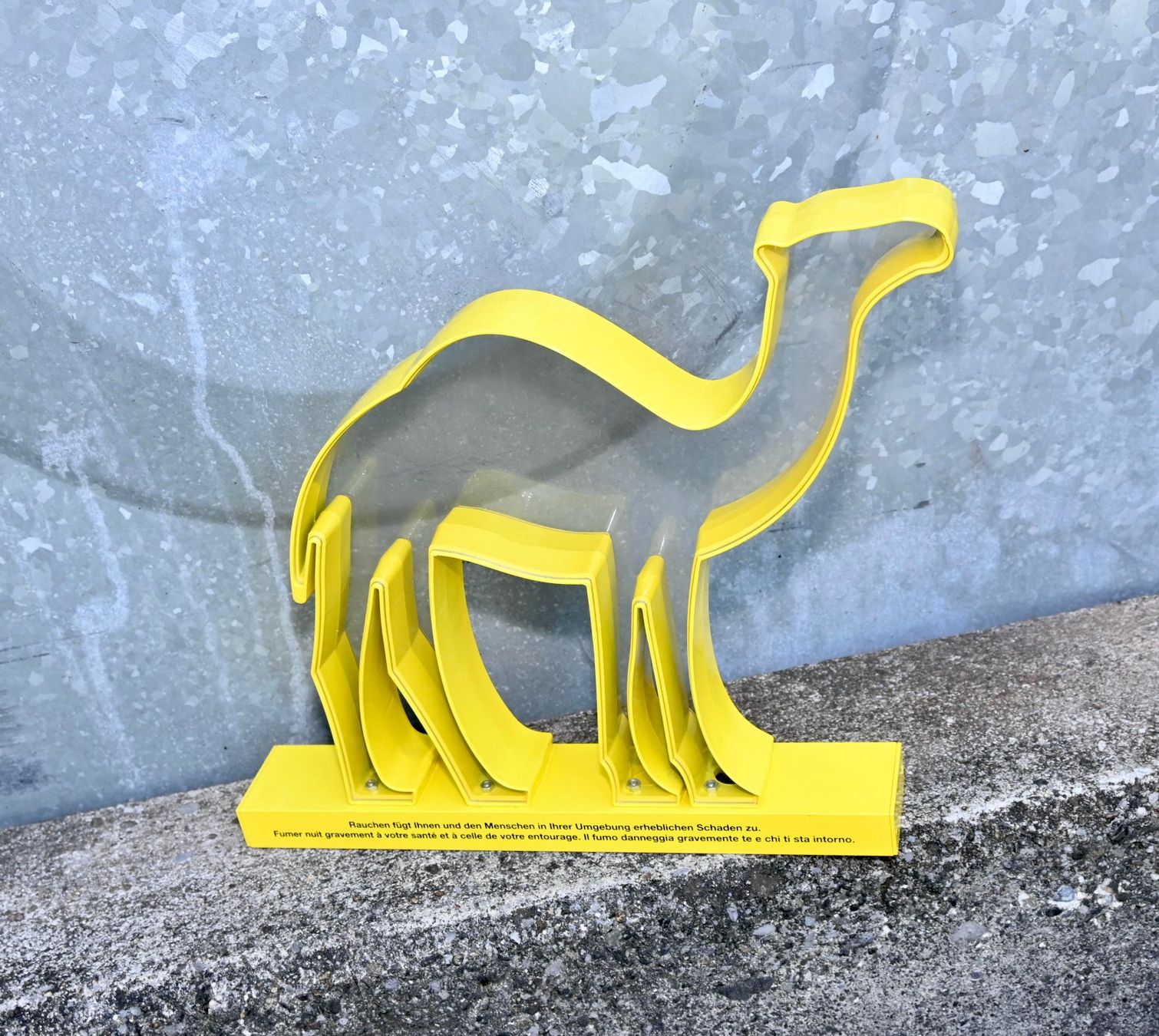 Camel Insegne: WERBEDISPLAY Camel METALL - PLEXI Höhe 33cm – Usato da Pfaffhausen venduto da mono_rec