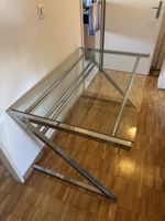 Schreibtisch mit Glasplatte