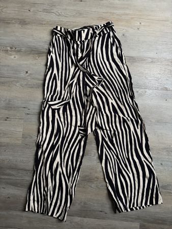 Lockere Sommerhose mit bändel