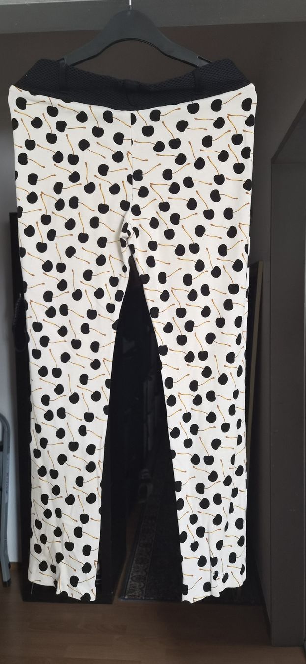 Pantalons: Marc Cain schöne Hose Gr. N1 – D'occasion à Frenkendorf par Moon111 1