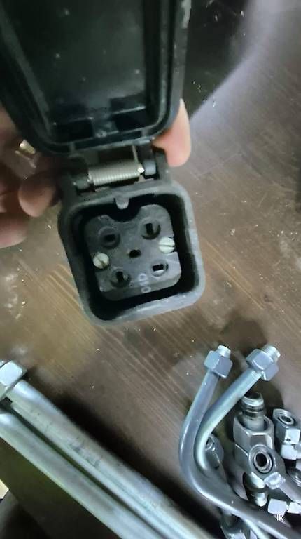 Spine: Kupplung J15 / 5 Pol 15 Amp. – Usato da Weggis venduto da Lukas1983