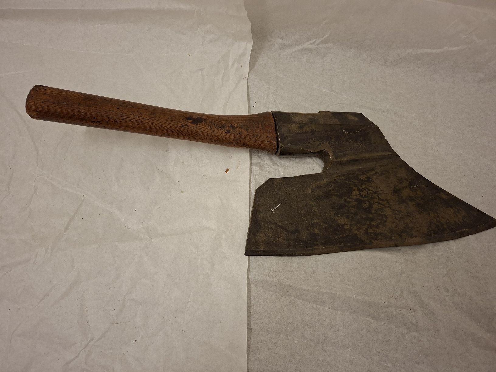 Tous les outils: Beil mit Holzgriff  – D'occasion à Olten par Mezopotamya
