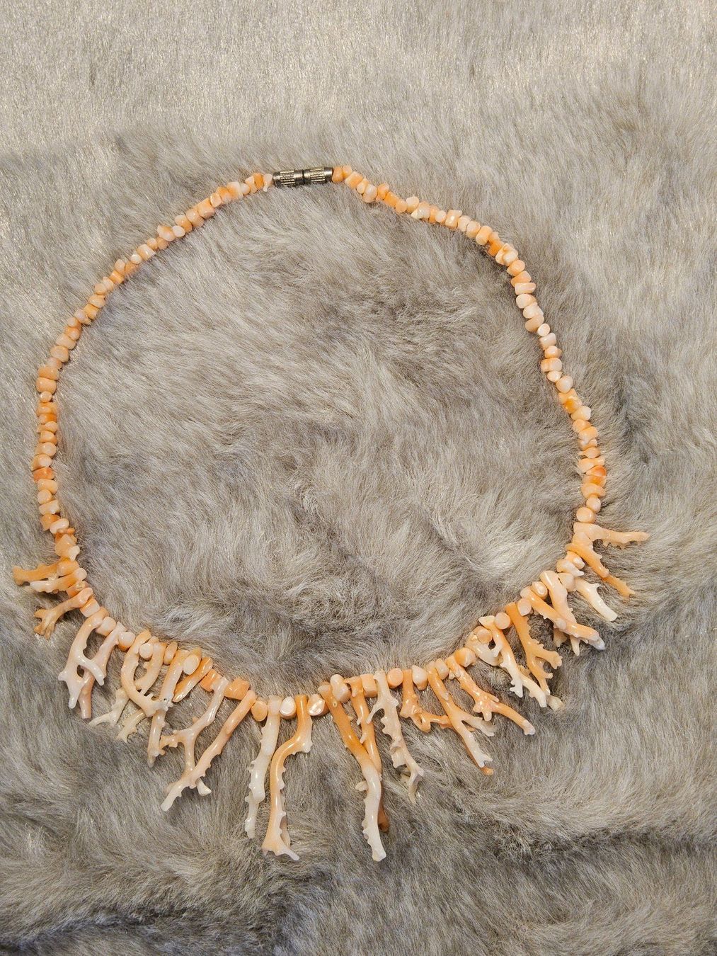 Catenine: Schicke Engelshautkoralle Halskette Chocker Collier – Usato da Zürich venduto da SciTec 2