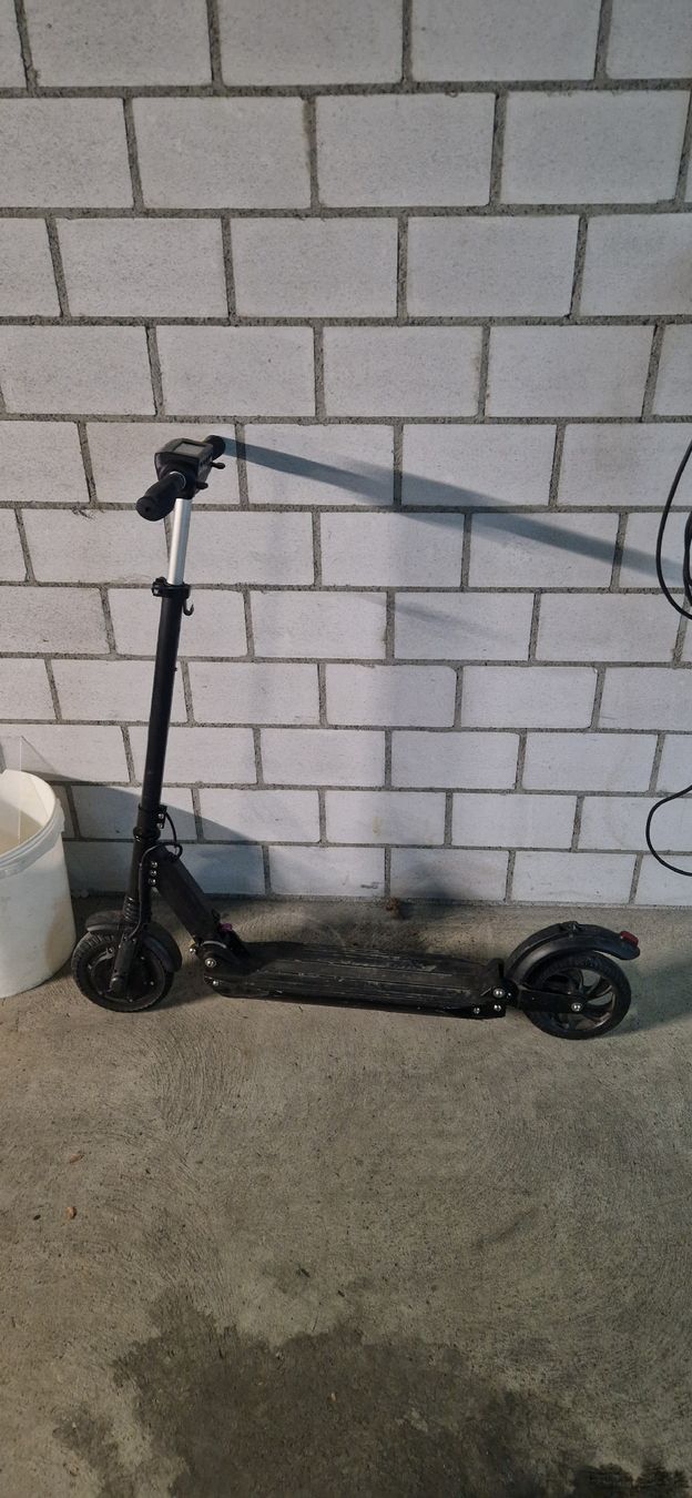 Kickboard: Trottinette électrique pliable – Difettoso da Villars-sur-Glâne venduto da MrLobTec 2