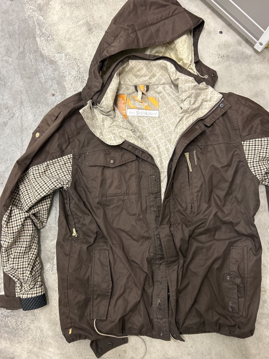 Giacche: Snowboardjacke Special Blend braun Grösse L – Usato da Bern venduto da floorball_zoro