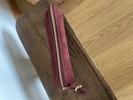 H&M Etui bordeauxrotes Kunstwildleder guter Zustand