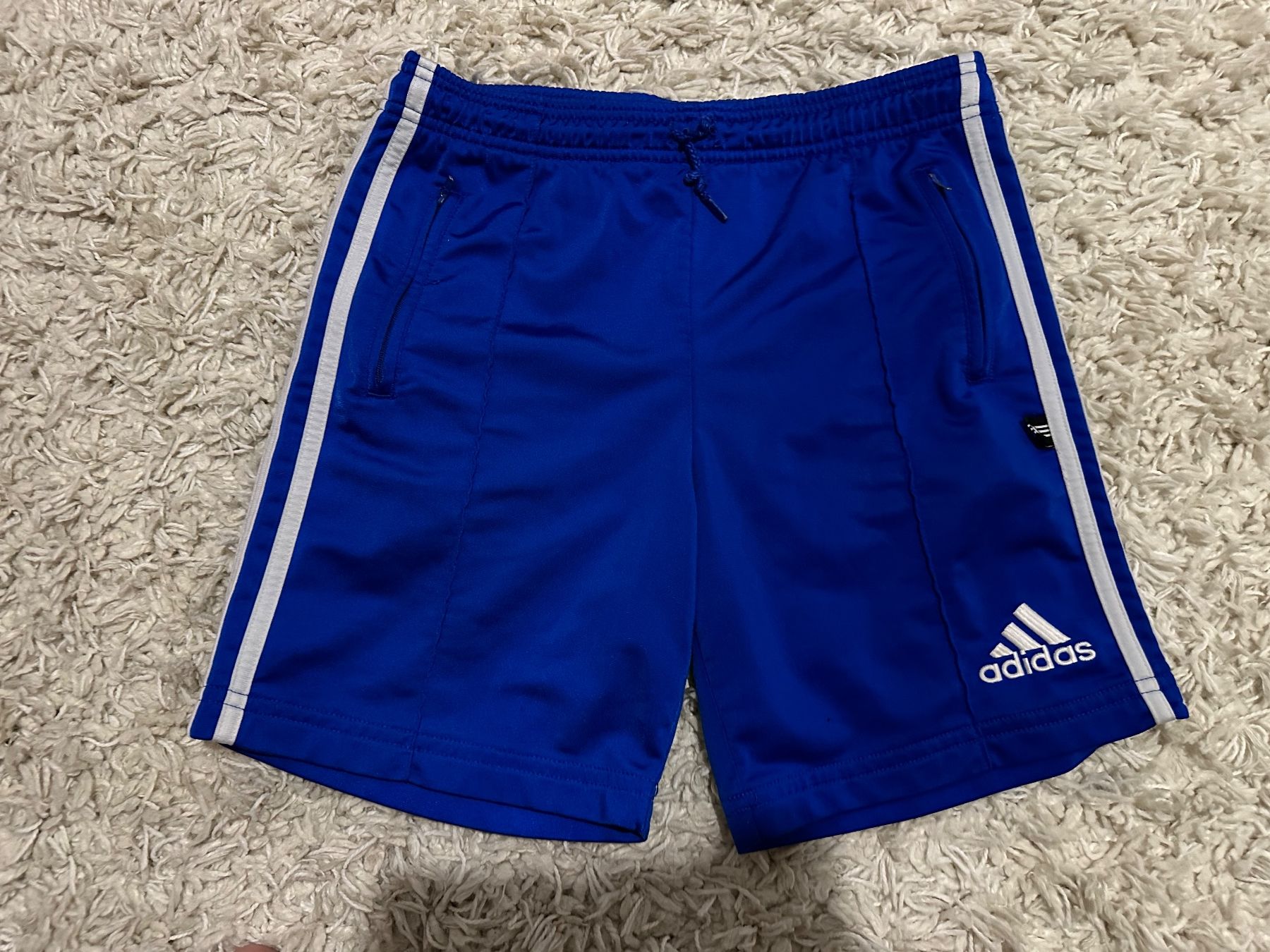 Adidas Pantaloni: Adidas Shorts Gr.152 – Usato da Bern venduto da BrandVilla