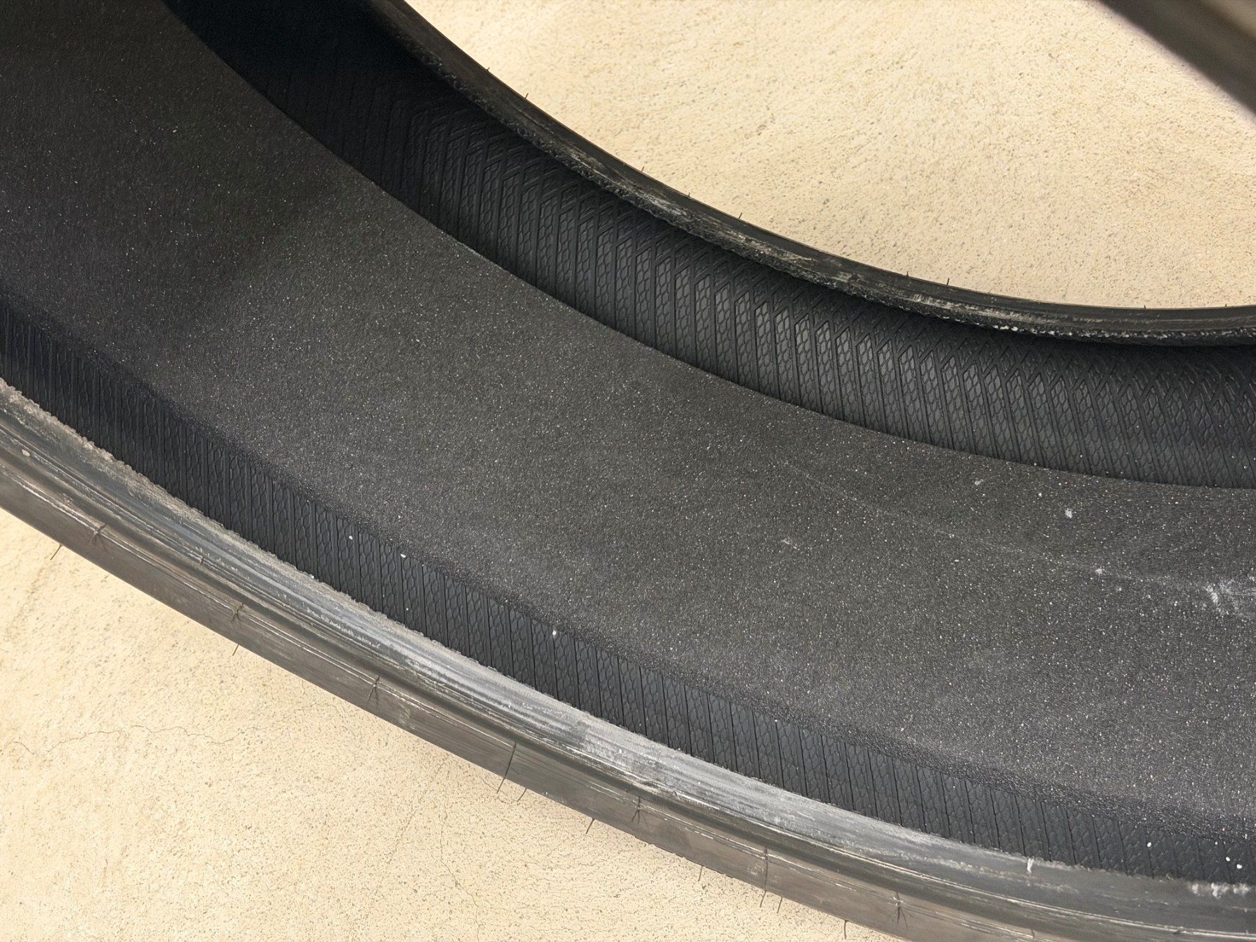 Bridgestone Pneumatici & Ruote complete: Sommerpneus 22" / Bridgestone – Usato da Schönried venduto da Bahnhofgarage-Haldi 6