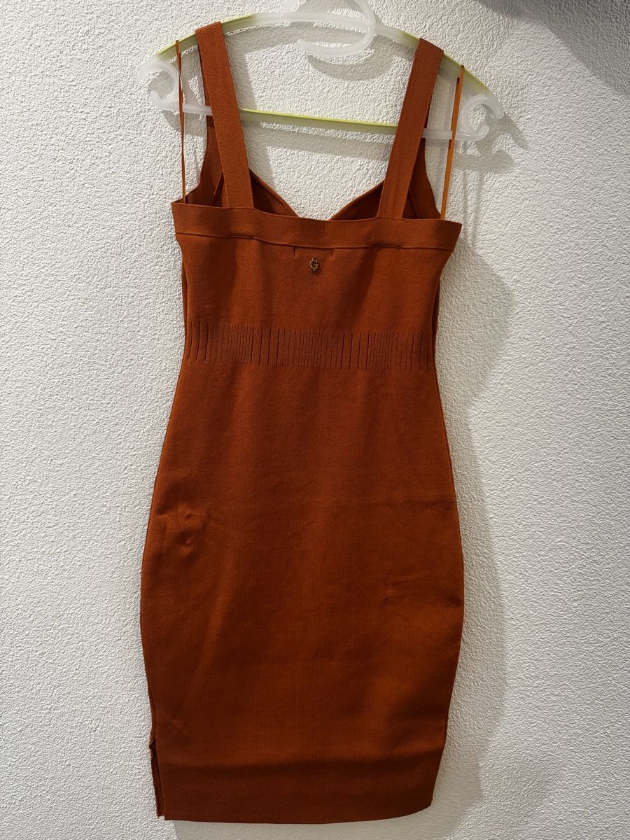 Guess Vestiti: Guess Figurbetontes Sommerkleid Gr. M – Nuovo e nell'imballaggio originale da Märstetten venduto da JonuzM 1