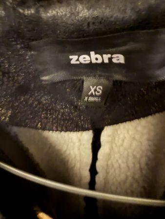 Veste simili cuir noir zebra taille XS bon état