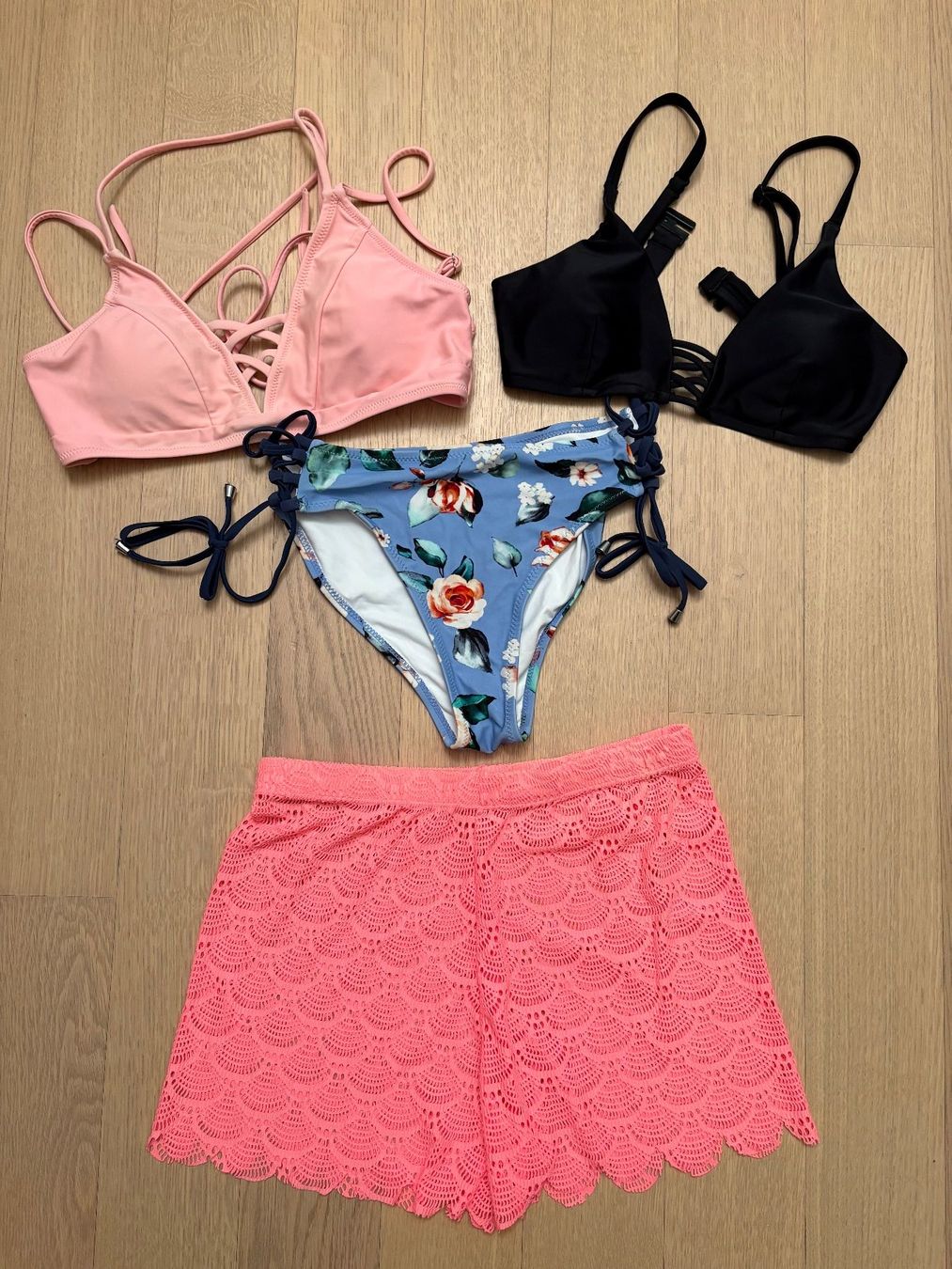 Costumi da bagno & Bikini: Bikini und Strand-Hose Gr.XS/S – Nuovo (secondo la descrizione) da Gossau SG venduto da Black-Queen