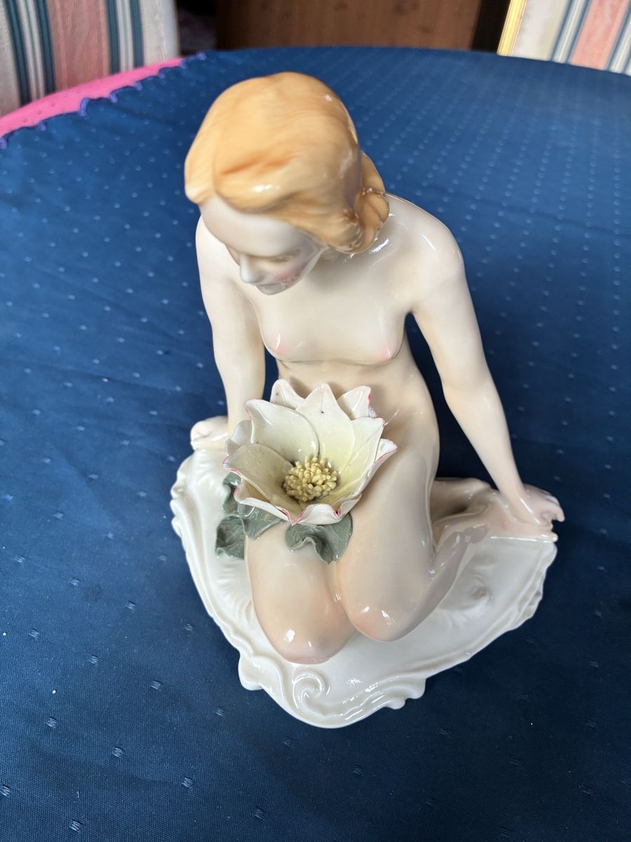 Karl Ens Statuette: Ens - weiblicher Akt mit Seerose – Usato da Dornach venduto da Rosengarten 1
