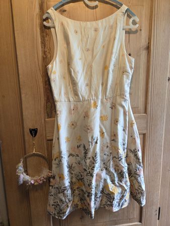 Sommerliches Kleid von Loft Outlet, Grösse 6, Blumenmuster.