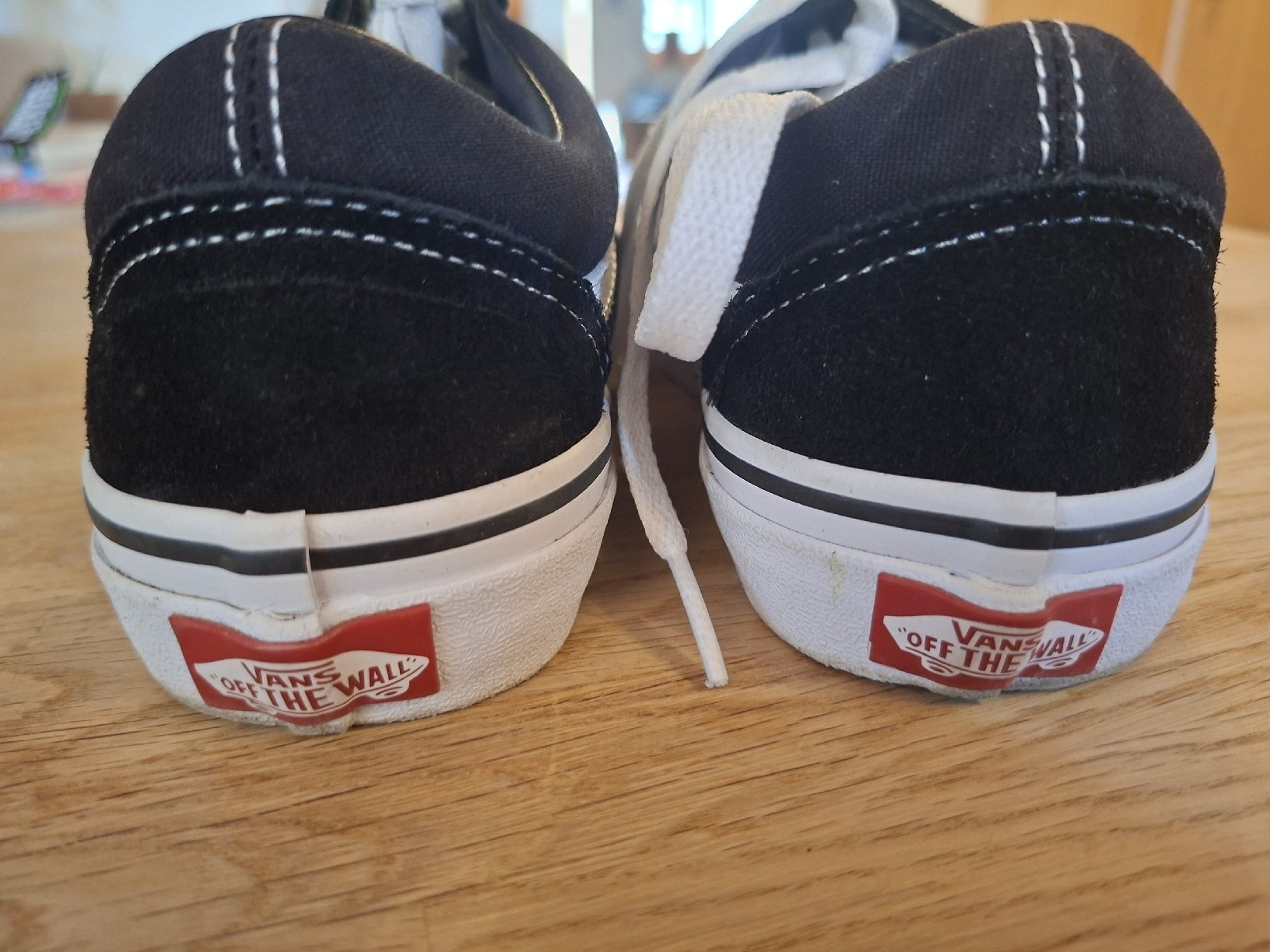 Vans Chaussures hommes: Vans Old Skool Turnschuhe Schwarz Grösse 37 – D'occasion à Leuk-Stadt par See_Lin 2