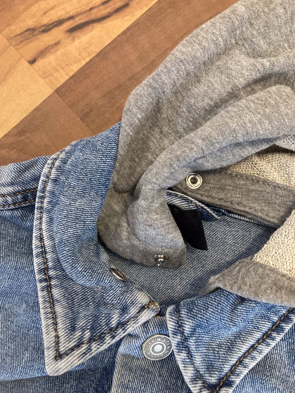 H&M Pantaloni: Jeans-Jacke Knaben, H&M, 140 – Usato da Schötz venduto da Jekyll666 6