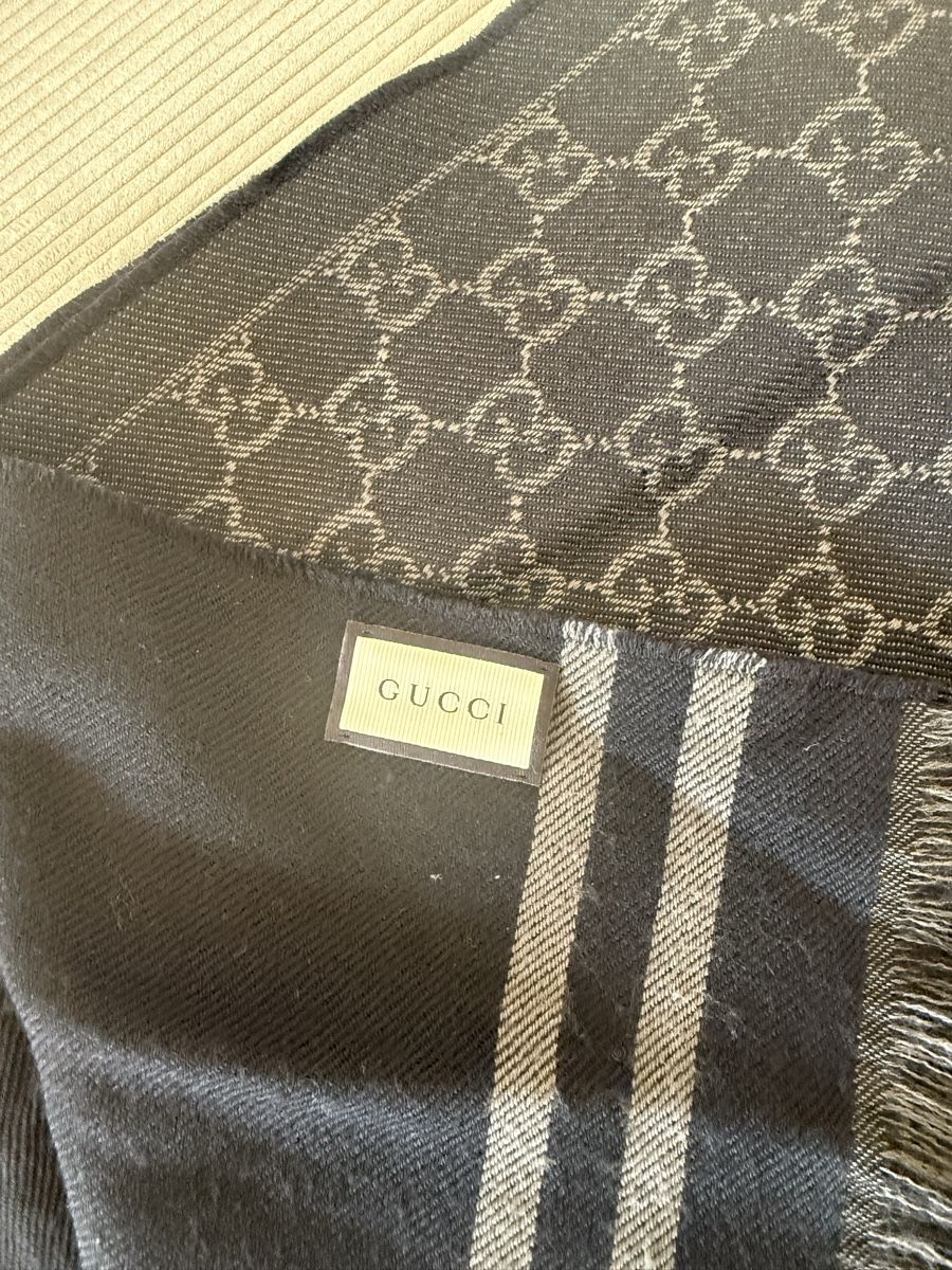 Gucci Foulard & Sciarpe: Gucci Schal – Usato da Dietlikon venduto da Moncler2010 1