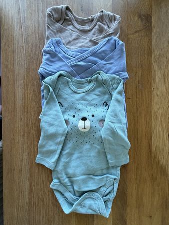 Body klein 62/68 3 Stueck guter Zustand