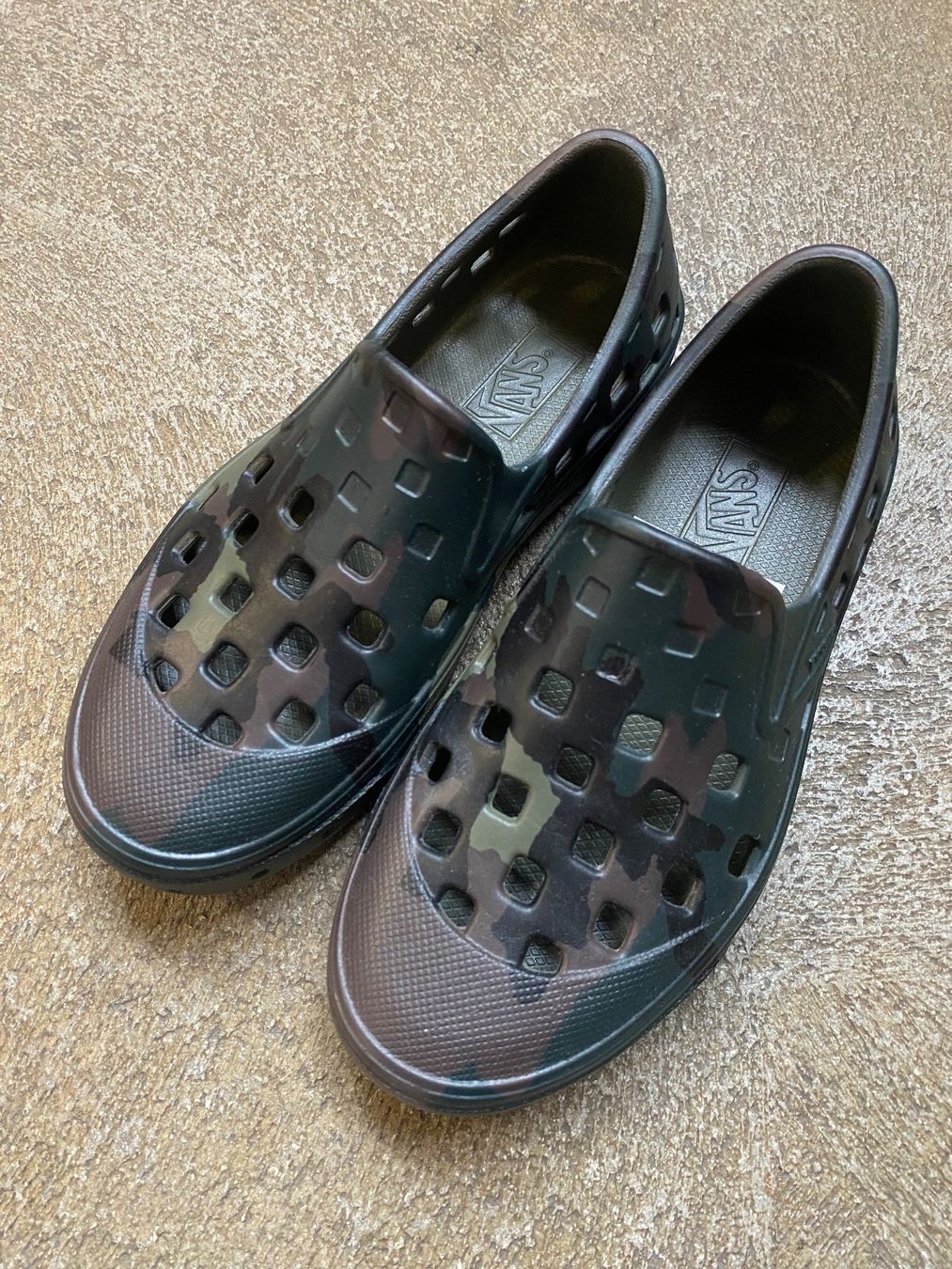 Crocs Chaussures garçon: Vans Enfants Taille 31 – Neuf avec emballage d'origine à Orbe par D-stockFactory-Orbe