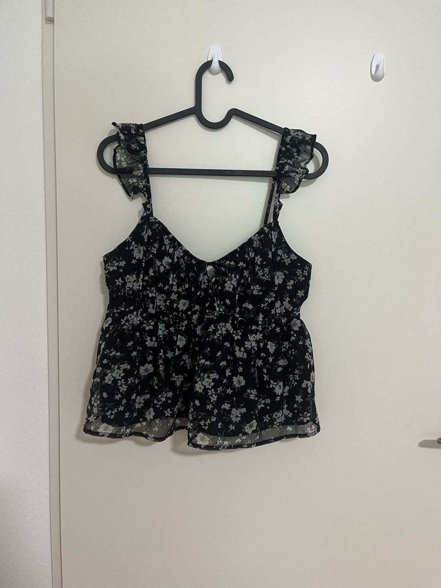 Hollister Camicette: black floral hollister blouse – Nuovo (secondo la descrizione) da Füllinsdorf venduto da si.ja.35
