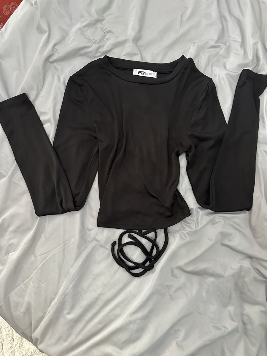 Tops: Schwarzes Langarmshirt mit Schnürung – Neuf (Voir description) à Rhäzüns par romina._gr 1