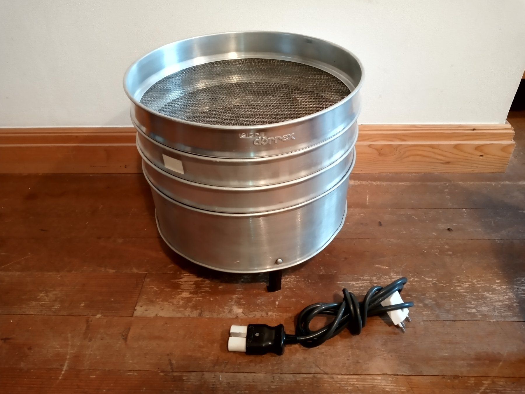 Sigg Elettrodomestici da cucina: Sigg dörrex Dörrgerät mit 3 Gitter – Usato da Prez-vers-Siviriez venduto da Monija70