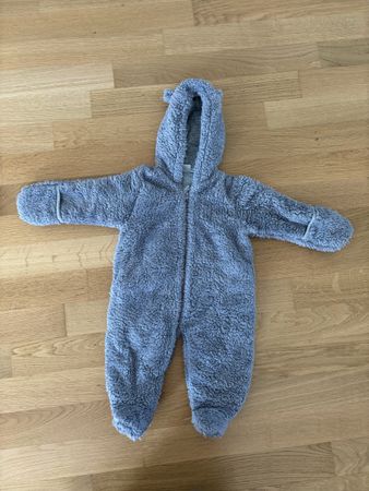 Flauschiger Baby-Overall, Grösse 62, ideal für den Winter!