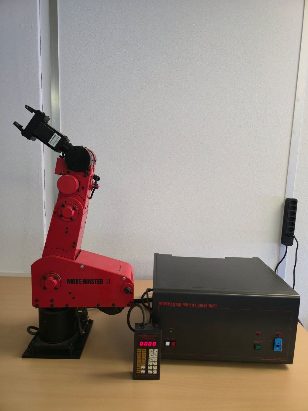 Mitsubishi Tutte le macchine: Roboterarme Paket Movemaster Scorbot ER4U ER4PC – Usato da Dietlikon venduto da sop_qr7v 2