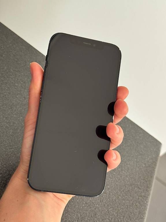 Handys / Smartphones: Iphone 12 - Schwarz - Top Zustand - 128GB – Gebraucht aus Langenthal von Reifen-Schweiz 1