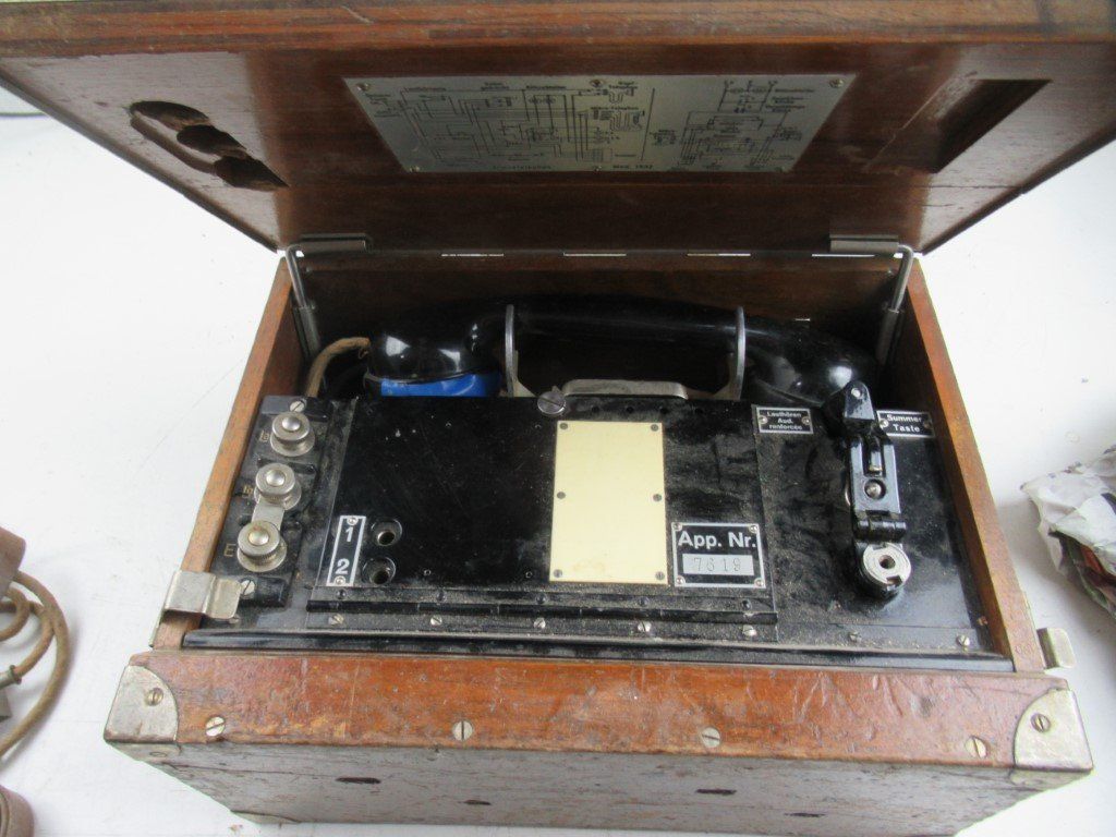 Telefone: 2 Telefone Feldtelefone MIlitär 1932 – Defekt aus Flums von Flumsantik 3