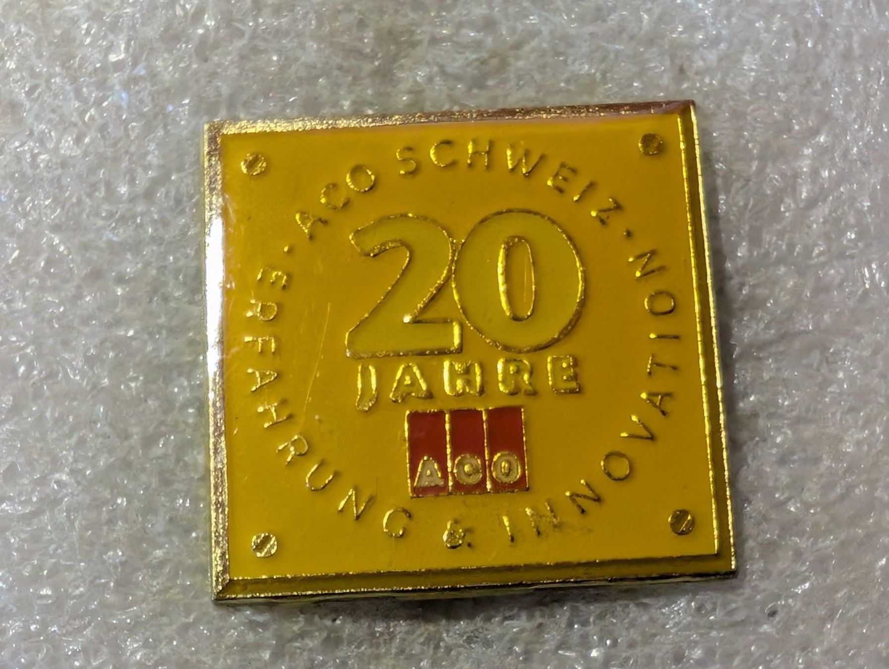 Placchette & Badge: Anstecknadel 185: 20 Jahre ACO – Usato da Oppligen venduto da Pin-Fall-Shop