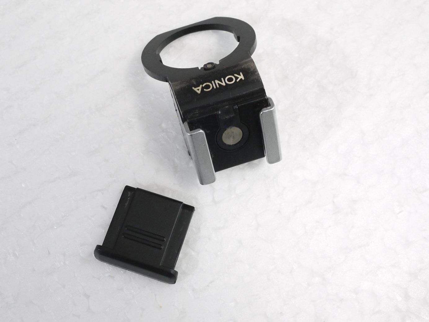 Konica Kamera: Konica T Blitzschuh / sabot flash / hot shoe Konica T. – Gebraucht aus Egg b. Zürich von JCB 2