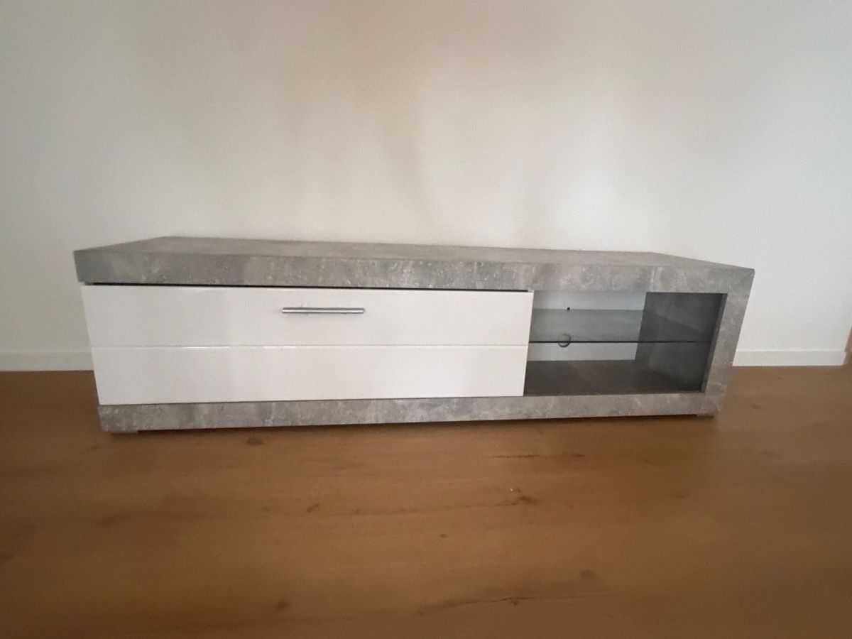 Conforama Mobili TV: Modern TV Stand with Storage - Stylish & Functional! – Usato da Wetzikon ZH venduto da Vatani