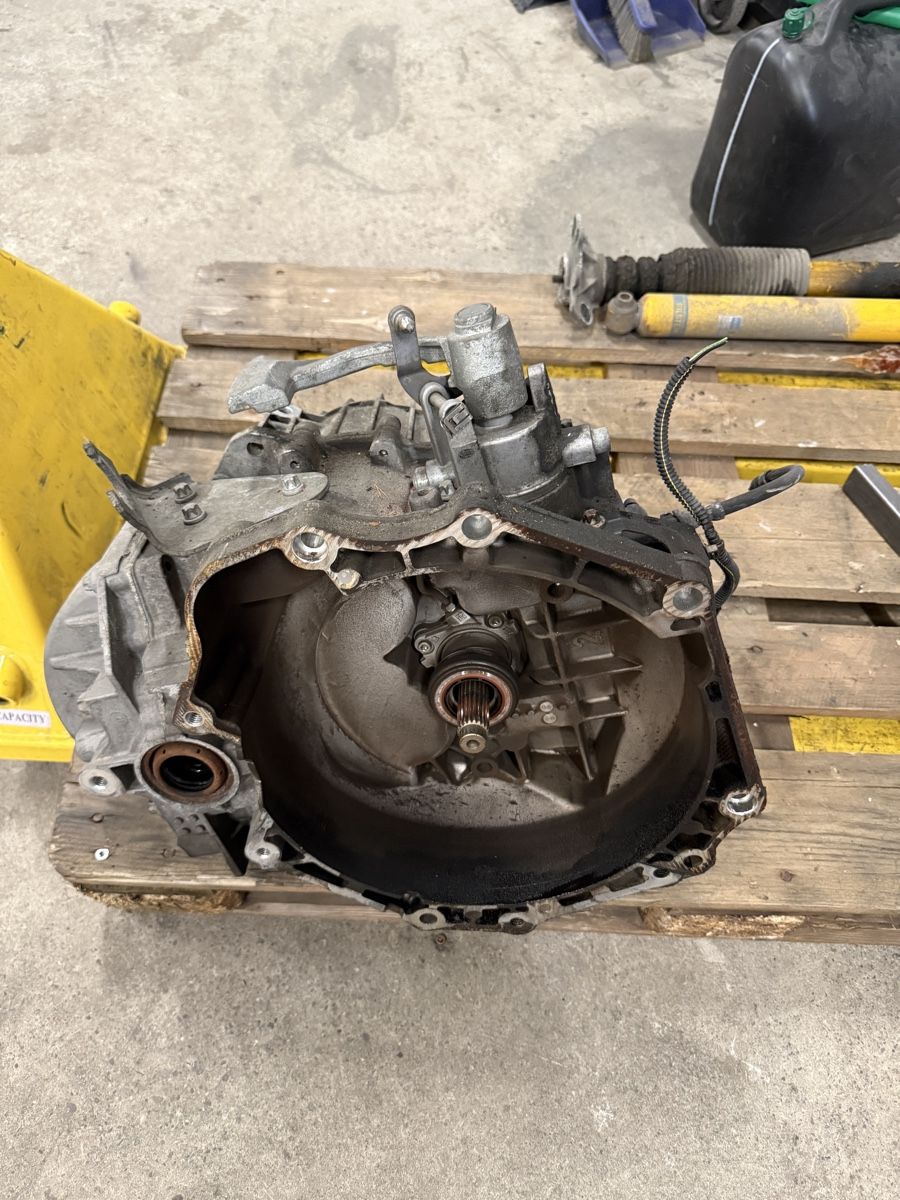Opel Tutti pezzi di ricambio auto: Opel Corsa D OPC Getriebe  – Usato da Schaffhausen venduto da sabdiu 2