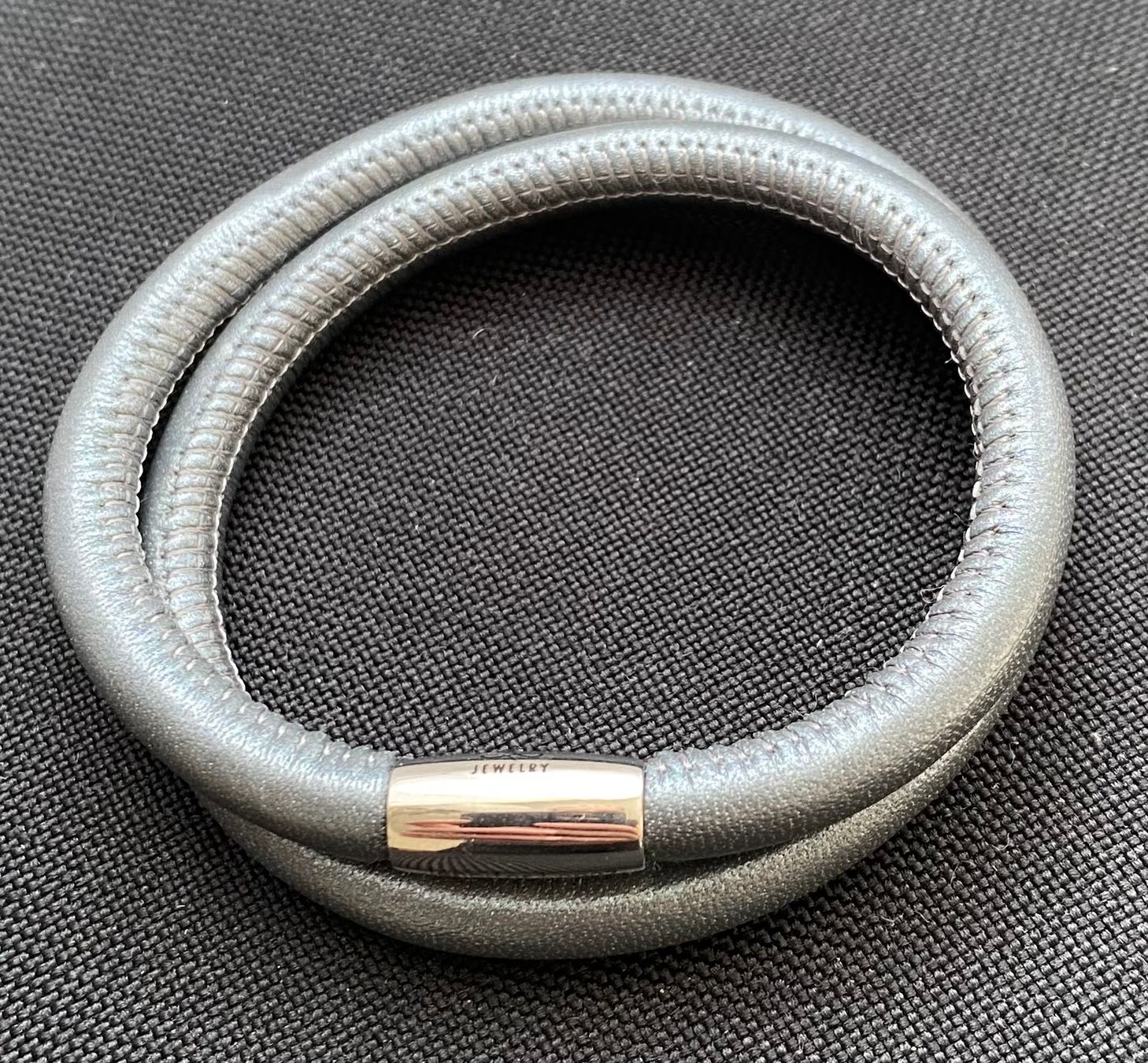 Bracelets: Lederarmband 40cm, Verschluss magnetisch, antrazith – D'occasion à Reichenburg par Noxima 2
