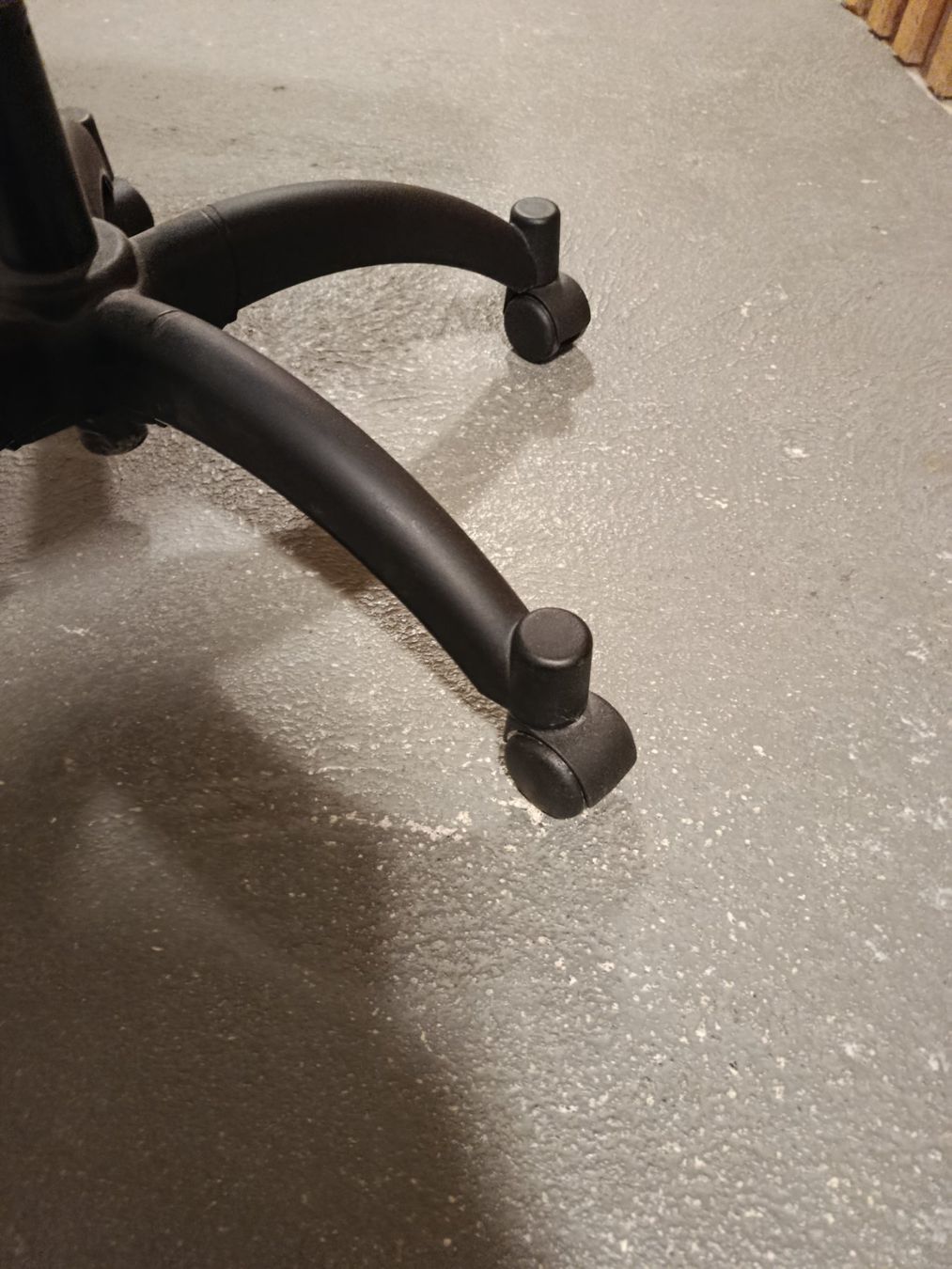 Chaises: Bürostuhl schwarz – D'occasion à Dübendorf par cedricm1910 2