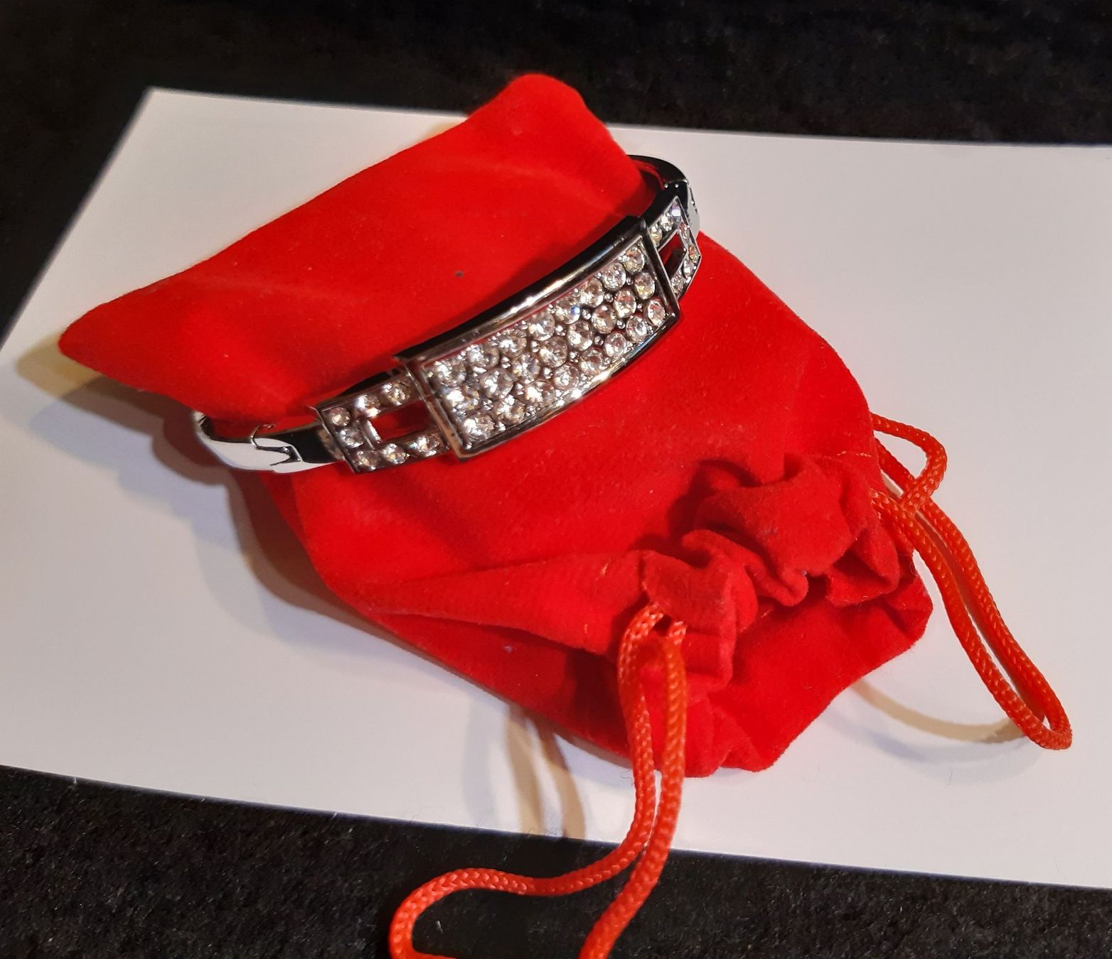 Bracelets: Neu Armreif mit Strass Steinen – Neuf avec emballage d'origine à St. Margarethen TG par ursk10